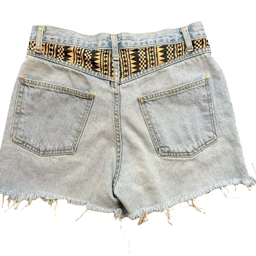 Women’s Vintage Studded Denim Shorts Fray Hem Size 10